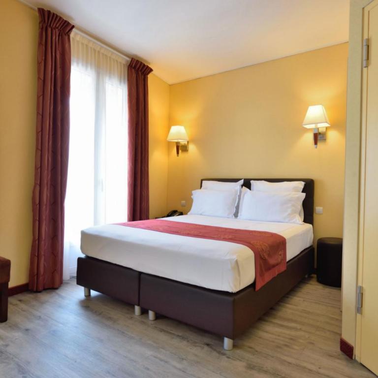 Hotel Capitole - Chambre Double Supérieure avec Balcon - 2