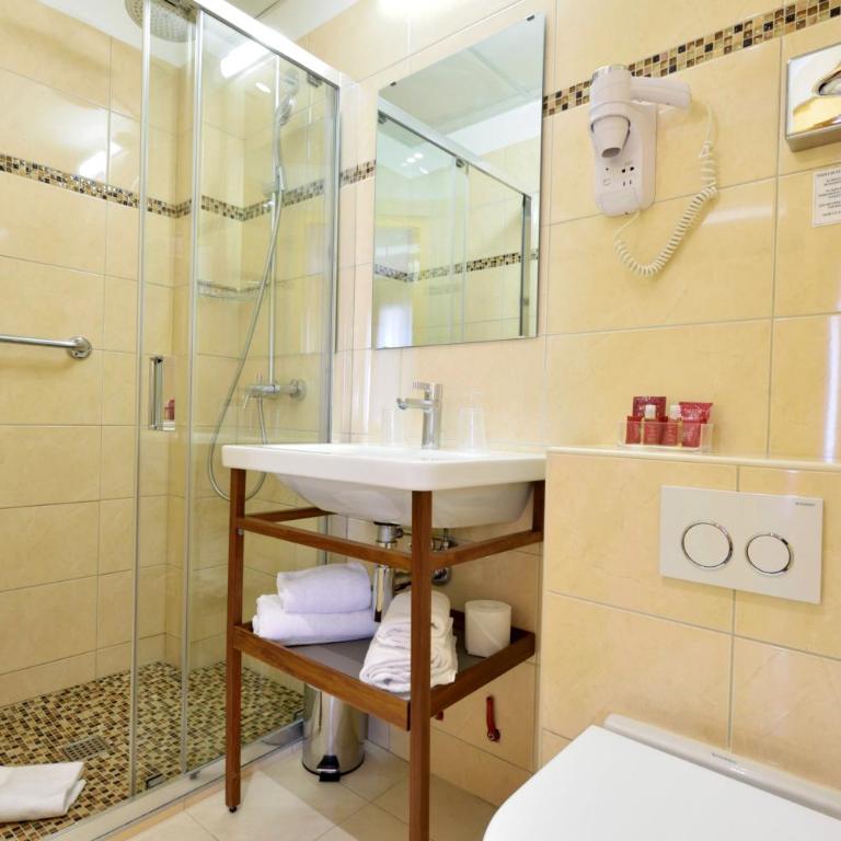 Hotel Capitole - Chambre Double Supérieure avec Balcon - 3