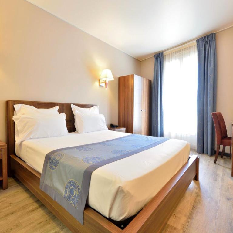 Hotel Capitole - Chambre Double avec Balcon - Côté Rue - 1