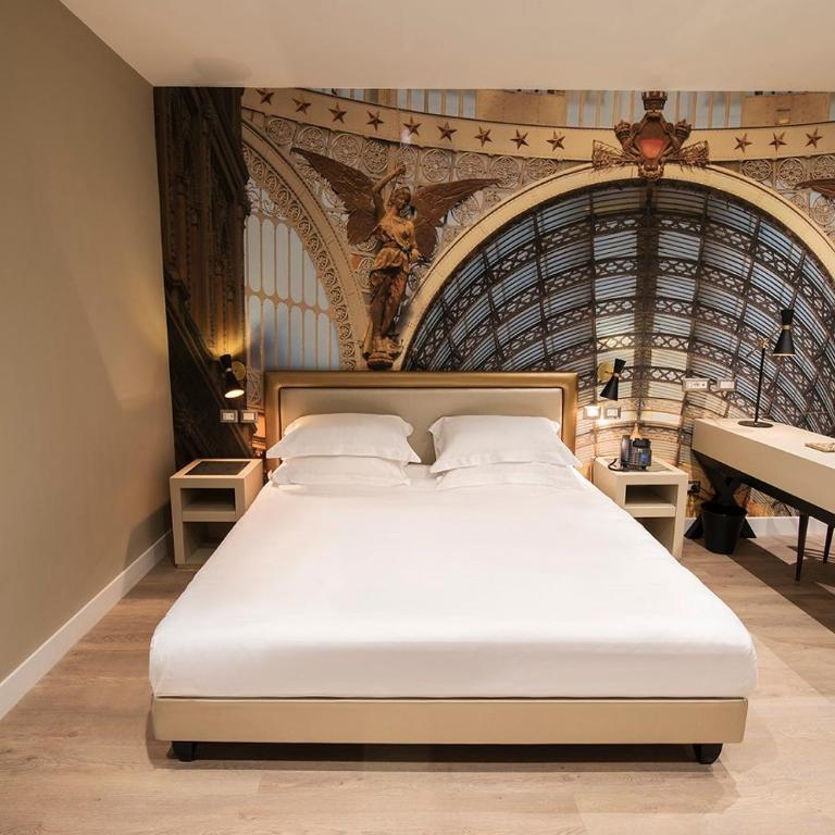 Caruso Place Luxury Rooms & Suites - Suite with Gallery and Street view - 14