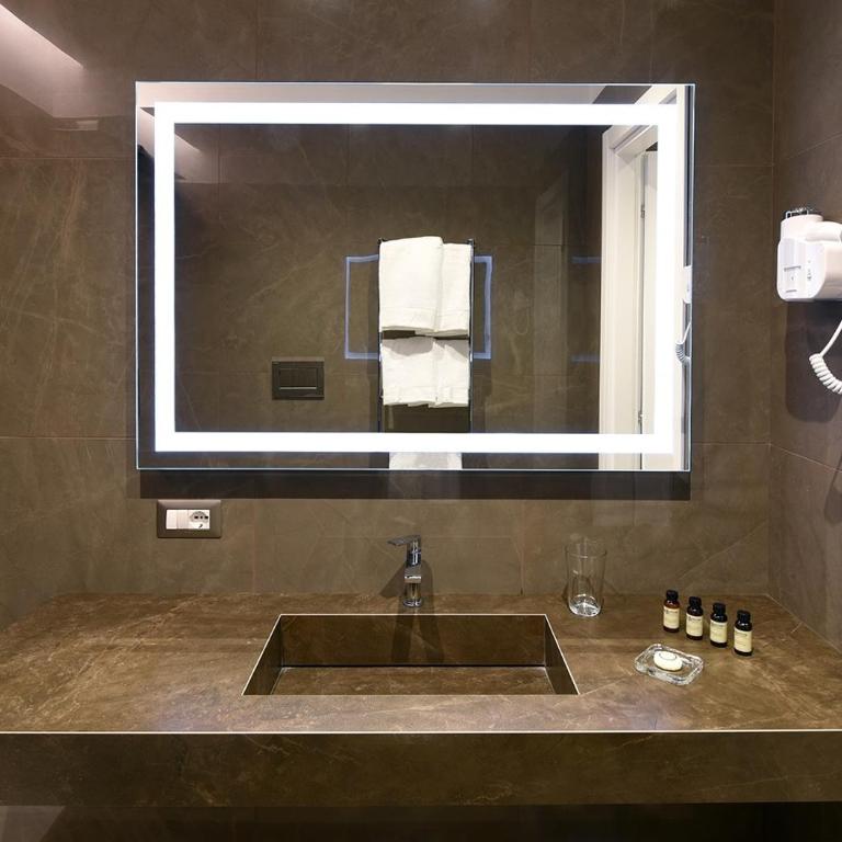 Caruso Place Luxury Rooms & Suites - Camera Tripla Deluxe - 1