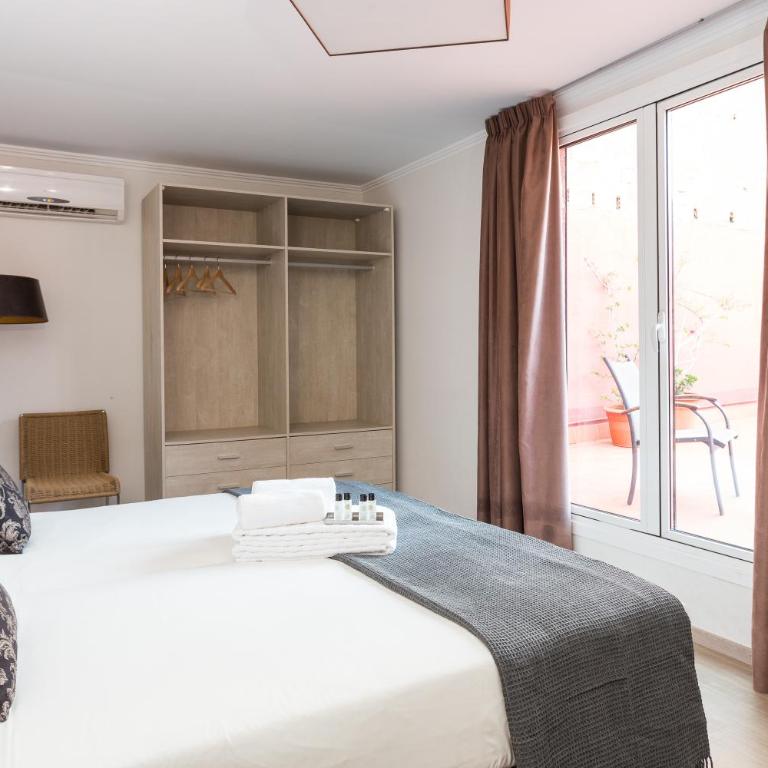 Quartprimera Apartments - Three-Bedroom Penthouse with Terrace - 2