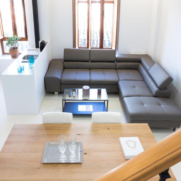 Apartments Downtown Valencia - Apartment with Terrace - 24