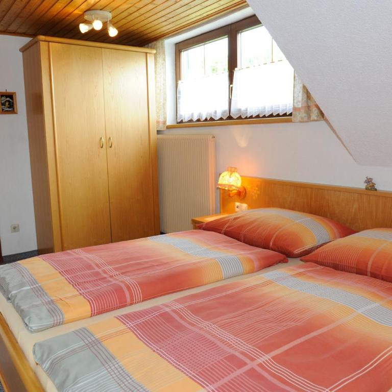 Haus Dorfer - Familienzimmer mit Balkon (2 Erwachsene + 2 Kinder) - 1