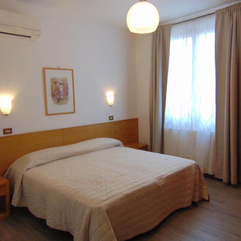 Albergo Rossana - Camera Matrimoniale - 1