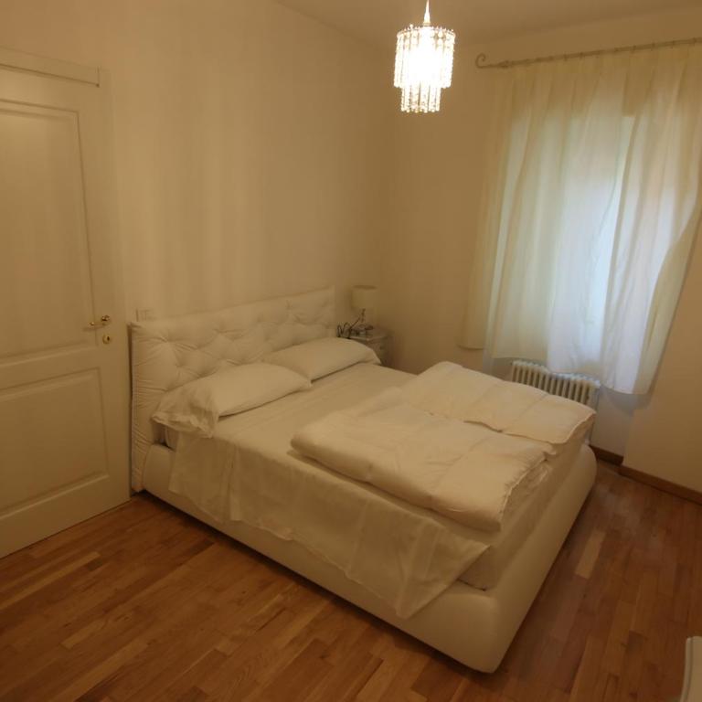 Hotel San Marco - Appartamento Deluxe con 2 Camere da Letto, Balcone e Vista Lago - 5