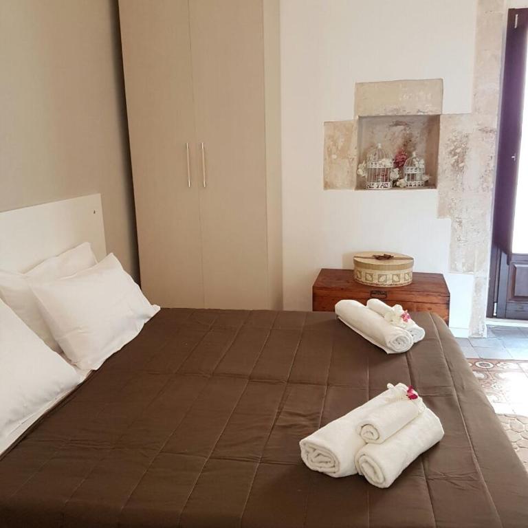 Room 21 - One-Bedroom House - 4