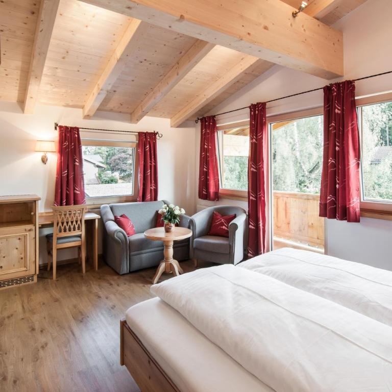 Landhotel Föhrenhof Ellmau - Doppelzimmer mit Balkon - Nebengebäude - 4