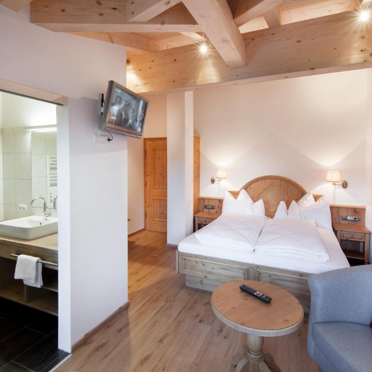 Landhotel Föhrenhof Ellmau - Doppelzimmer mit Balkon - Nebengebäude - 8