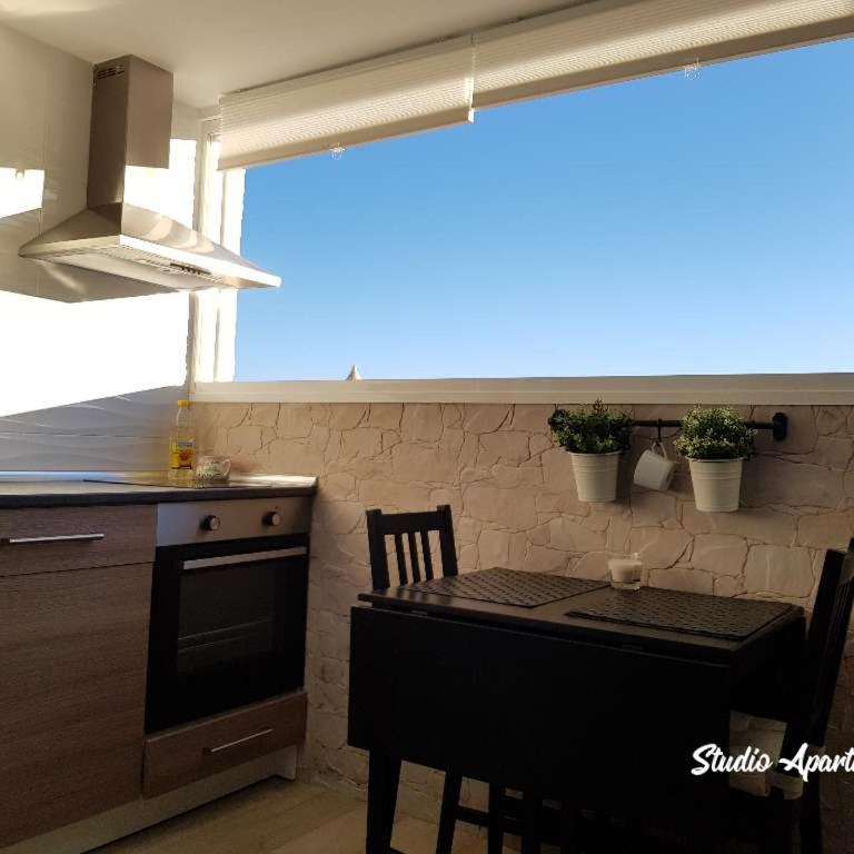 Puerto Marina waterfront apartment - Estudio con vistas al mar - 8