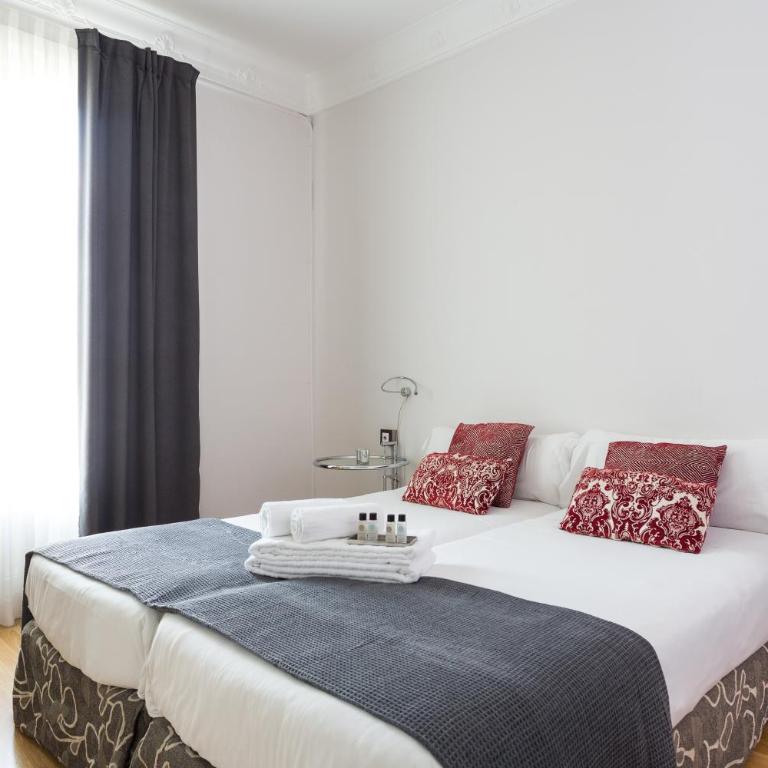 Quartprimera Apartments - Three-Bedroom Apartment with Balcony - 6