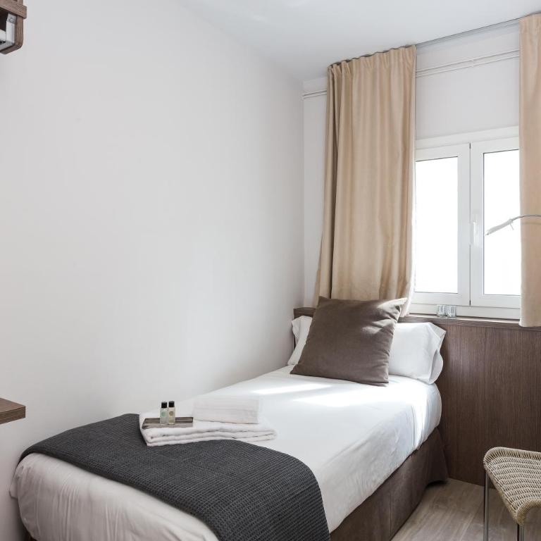 Quartprimera Apartments - Two-Bedroom Penthouse with Terrace - 5