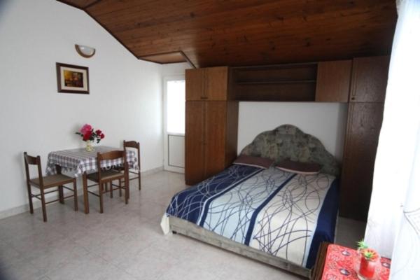 Apartments Roza - Studio Apartment with Sea View - 10