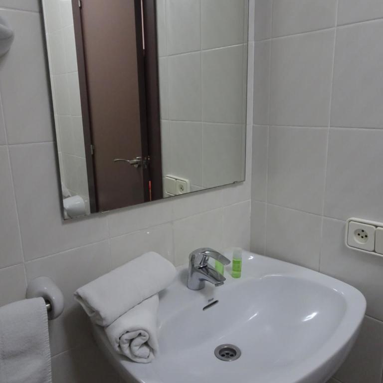Hostal Internacional - Habitación Individual con baño privado - 3