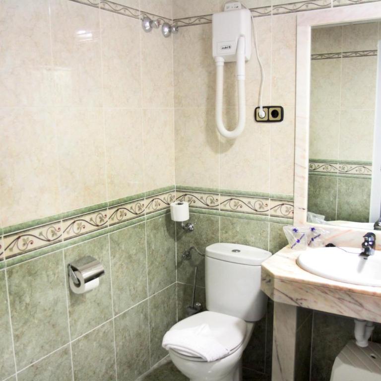 Hotel Univers - Habitación Doble con vistas al mar (2 adultos + 1 niño) - 1 o 2 camas - 8