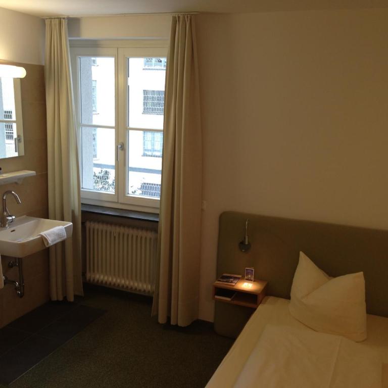 Hotel Blauer Bock - Economy Einzelzimmer mit Gemeinschaftsbad und -WC - 4