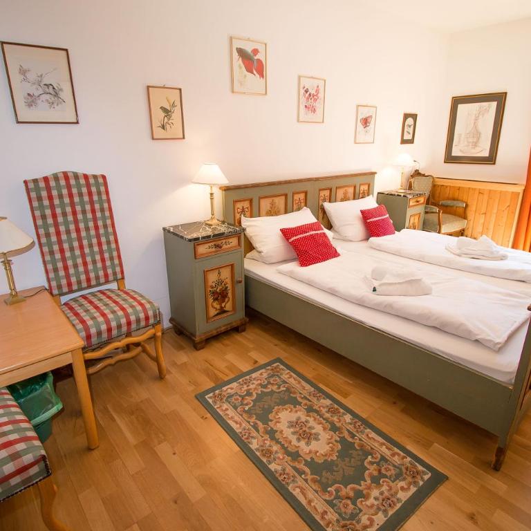 Alpengasthof Madlbauer - Standard Doppelzimmer mit eigenem Bad außerhalb des Zimmers - 2