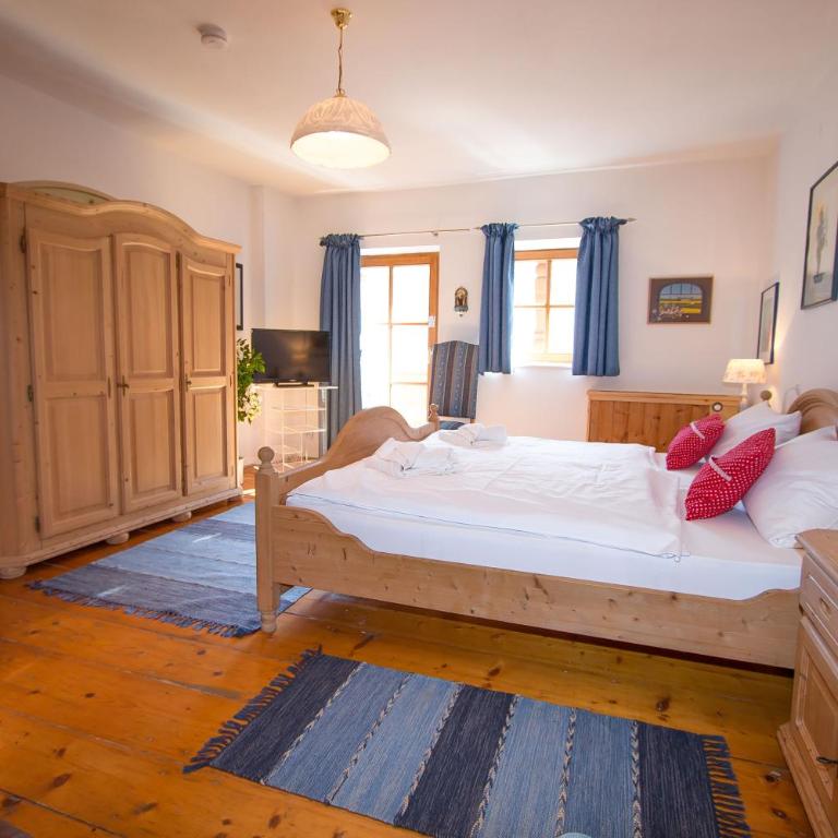 Alpengasthof Madlbauer - Standard Doppelzimmer mit eigenem Bad außerhalb des Zimmers - 3