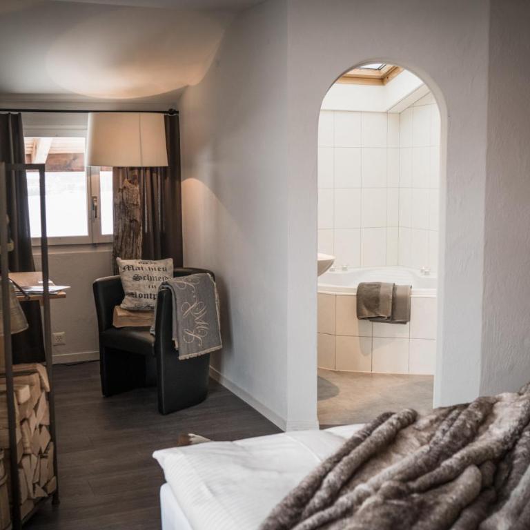 Hotel-Restaurant Burgseeli - Doppelzimmer mit Terrasse - 9