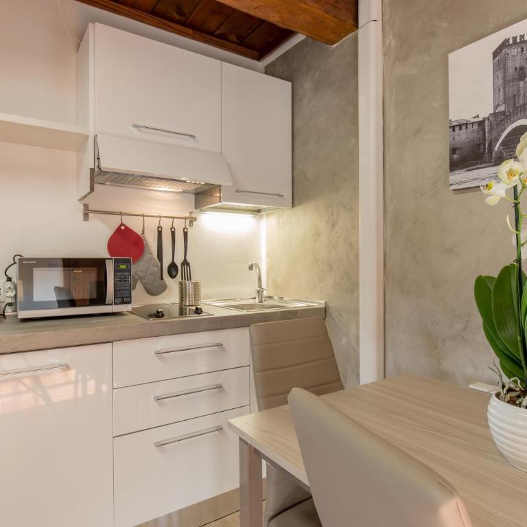 Rooms Castelvecchio - Palazzo Canossa - Appartamento Standard - 9