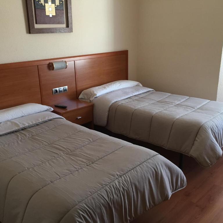 Hostal Restaurante Iruñako - Habitación Doble Estándar - 1 o 2 camas - 8