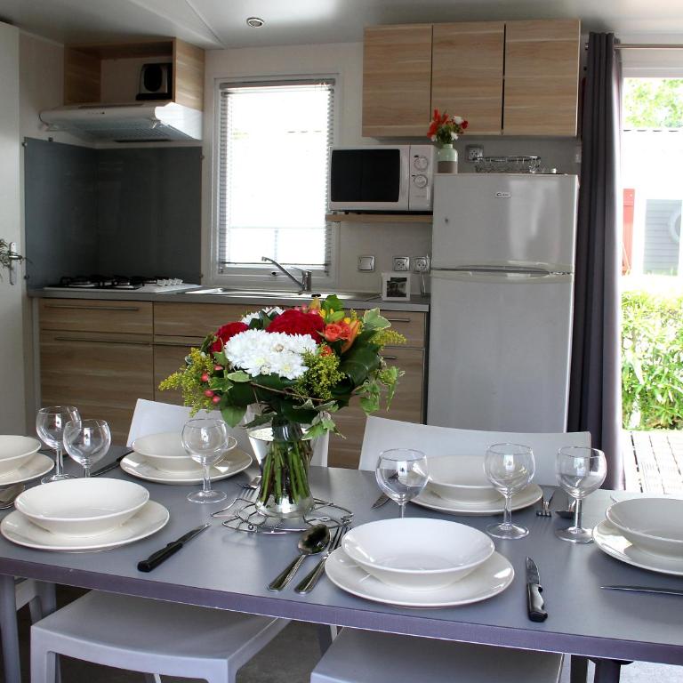 Camping Resort Les Champs Blancs - Mobile Home avec Climatisation (6 Adultes) - 6