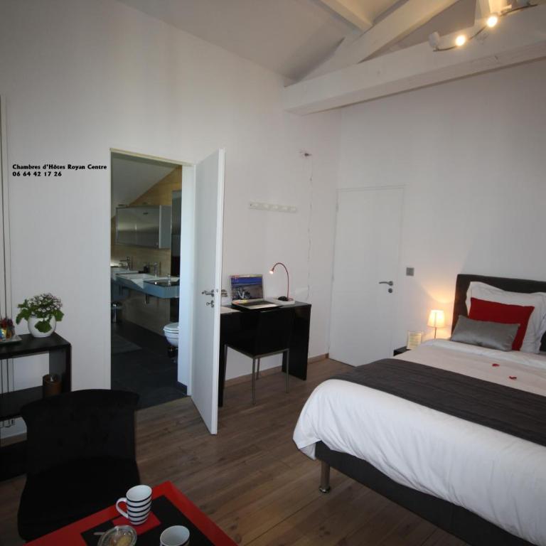 Chambres d'Hôtes LA PASTOURELLE Royan centre - Deluxe Double Room with Bath - 4