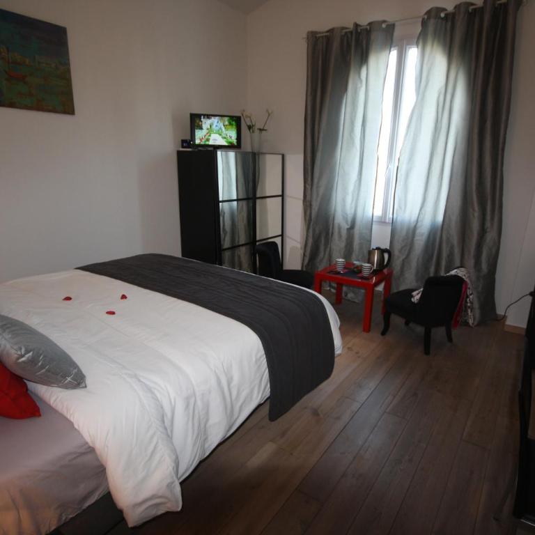 Chambres d'Hôtes LA PASTOURELLE Royan centre - Deluxe Double Room with Bath - 18