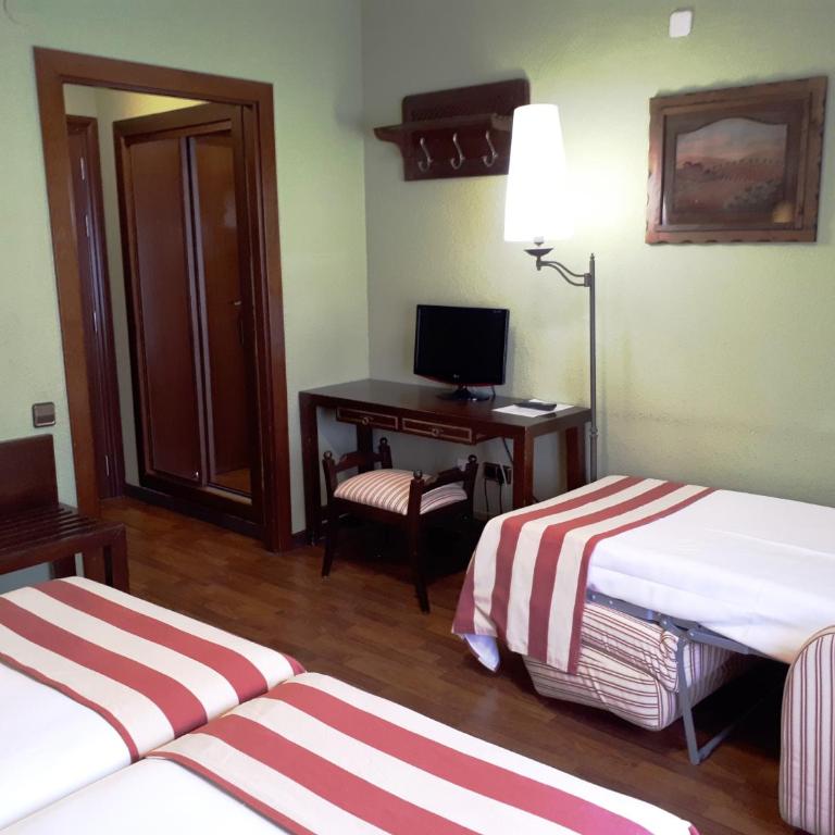 Hotel Urogallo - Habitación Doble con cama supletoria (2 adultos + 1 niño) - 1