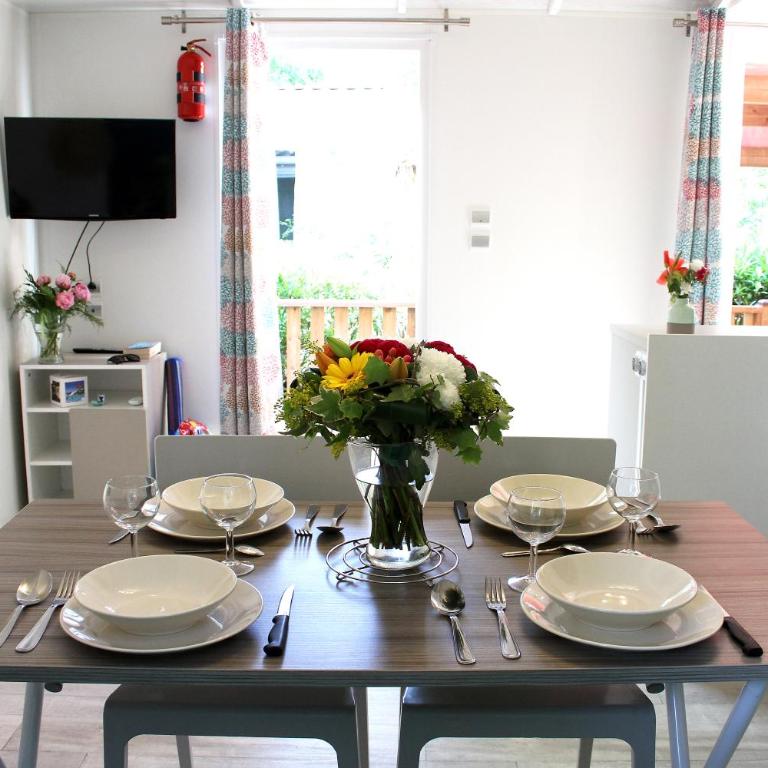 Camping Resort Les Champs Blancs - Mobile Home de Luxe (5 Personnes) - 1