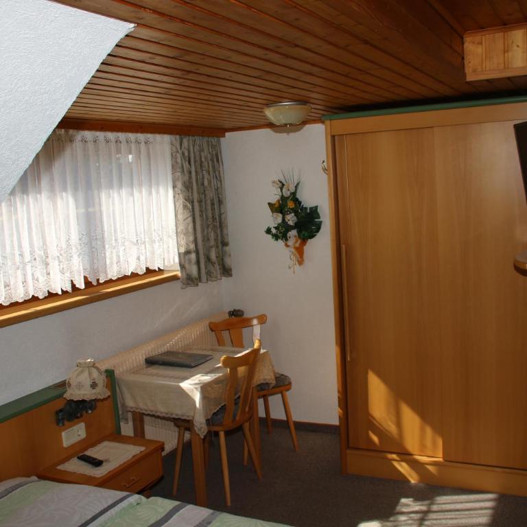 Haus Dorfer - Doppelzimmer mit Balkon - 2