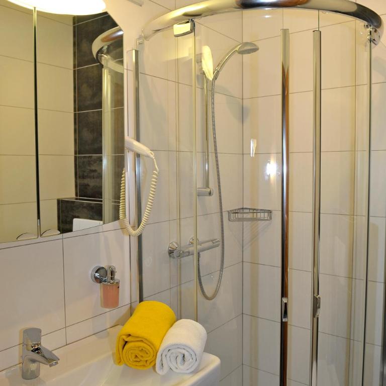 Apartmenthaus Sonnenhang - Familienzimmer mit Gartenblick - 4