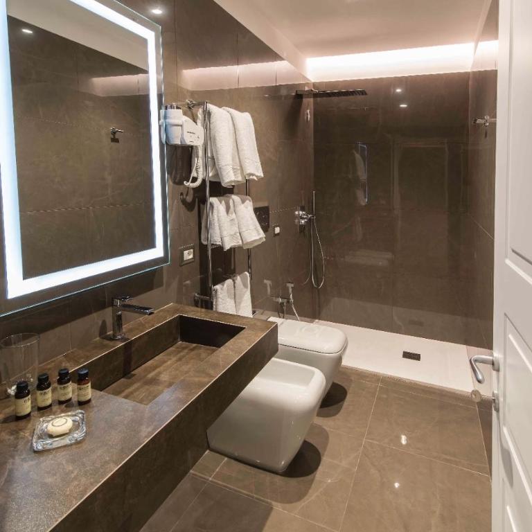 Caruso Place Luxury Rooms & Suites - Suite con Letto Matrimoniale Queen Size - 11