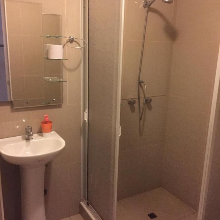 Hostal Quinta Normal - Habitación Doble con baño privado - 2 camas - 2