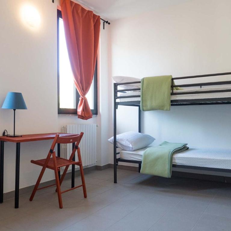 Lake Como Beach Hostel - Camera Quadrupla con Bagno Privato - 1