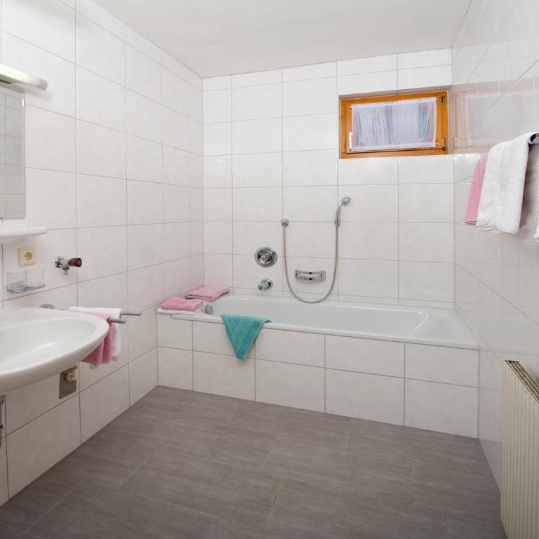 Landhaus Schiestl - Apartment mit 3 Schlafzimmern - 1