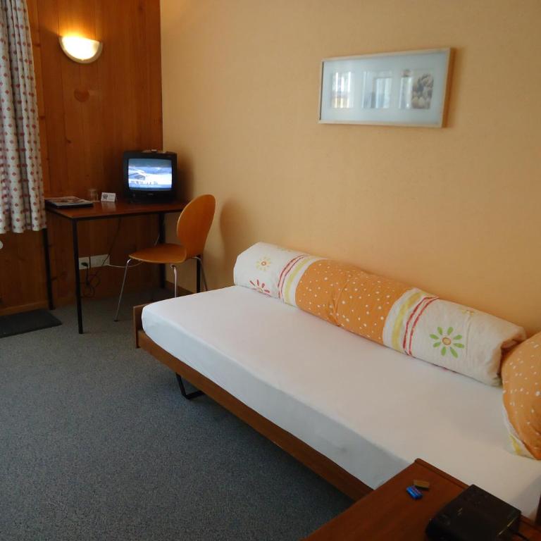 Hotel Tschuggen - Einzelzimmer mit Gemeinschaftsbad - 4
