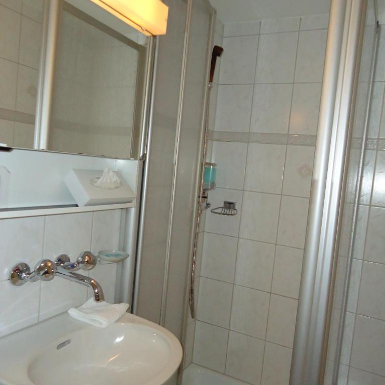 Hotel Tschuggen - Einzelzimmer mit Balkon - 3