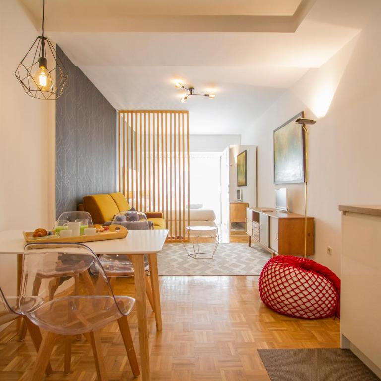 Puerta de Atocha - Acogedor estudio para 4 con piscina - Apartamento - 1