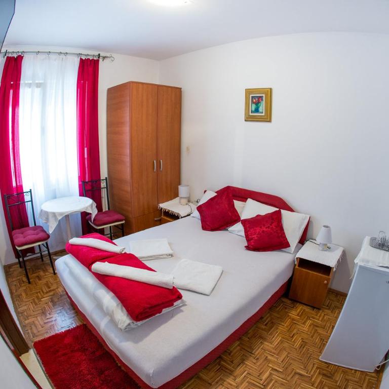 Guest House Vucicevic - Dvokrevetna Soba sa Bračnim Krevetom - 6