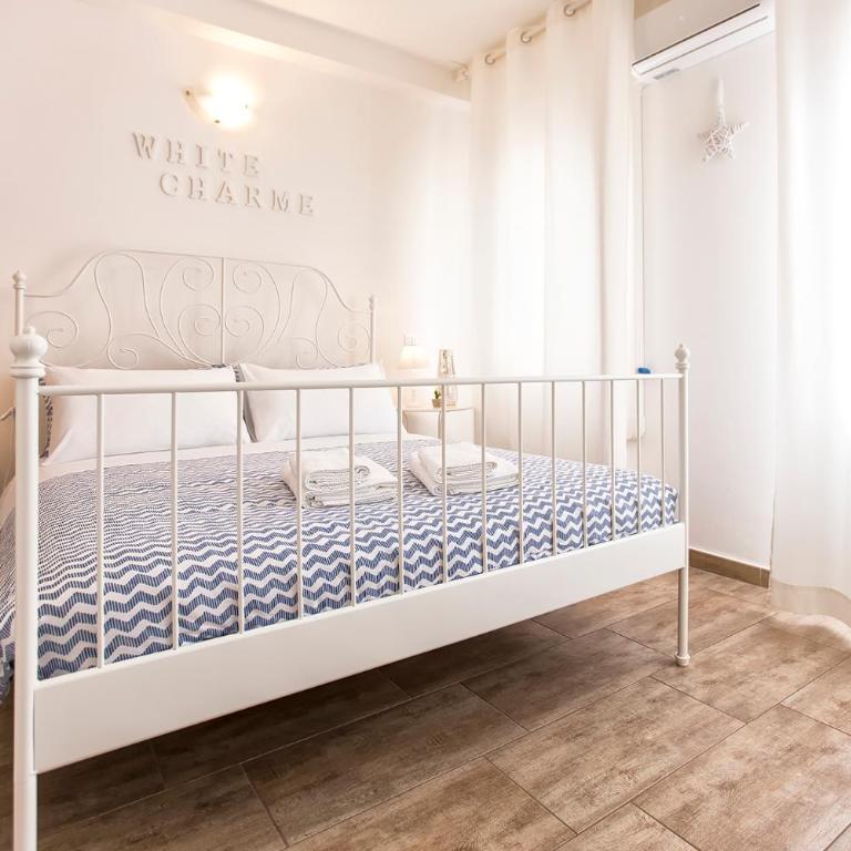 White Charme Rooms -Self Check in- - Camera Matrimoniale con Bagno Privato - 4