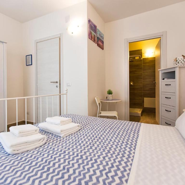 White Charme Rooms -Self Check in- - Camera Matrimoniale con Bagno Privato - 7
