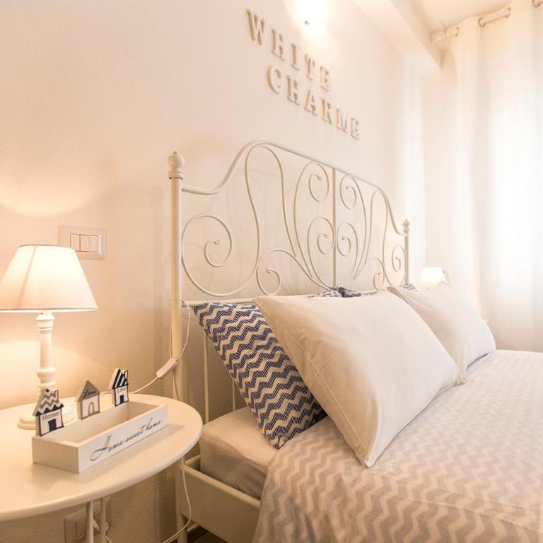 White Charme Rooms -Self Check in- - Camera Matrimoniale con Bagno Privato - 3