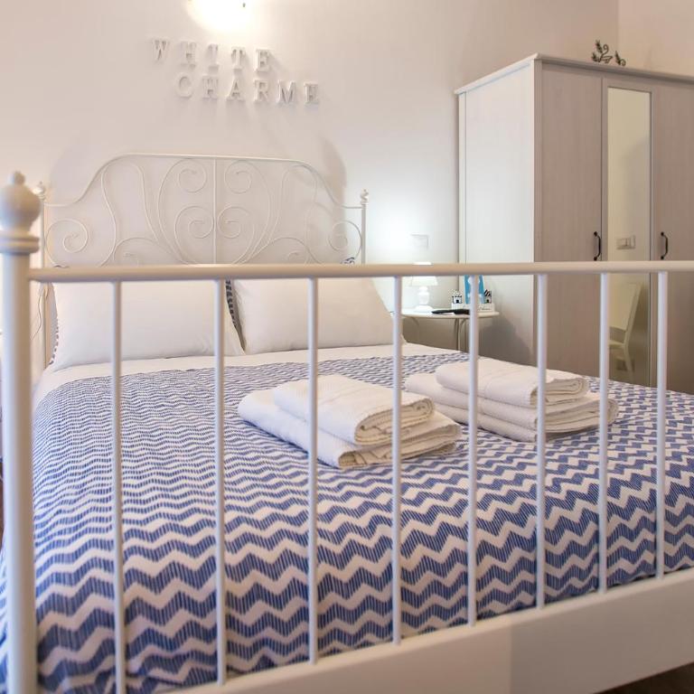 White Charme Rooms -Self Check in- - Camera Matrimoniale Piccola - 4
