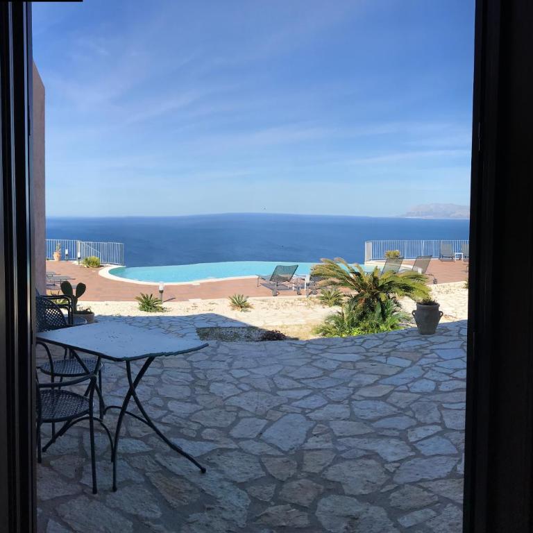 Hotel Antica Cascina Del Golfo - Superior Doppelzimmer mit Terrasse und Poolblick - 3