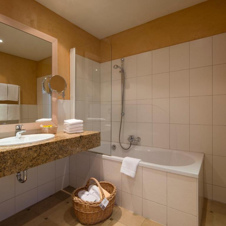 Familienparadies Sporthotel Achensee - FAMILIES ONLY - Familiensuite (2 Erwachsene + 1 Kind) - 2