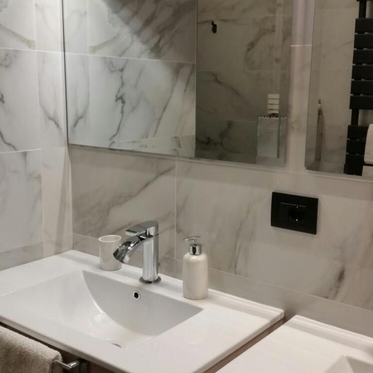 B&B Holidays Artisti - Camera Quadrupla con Bagno Privato - 4
