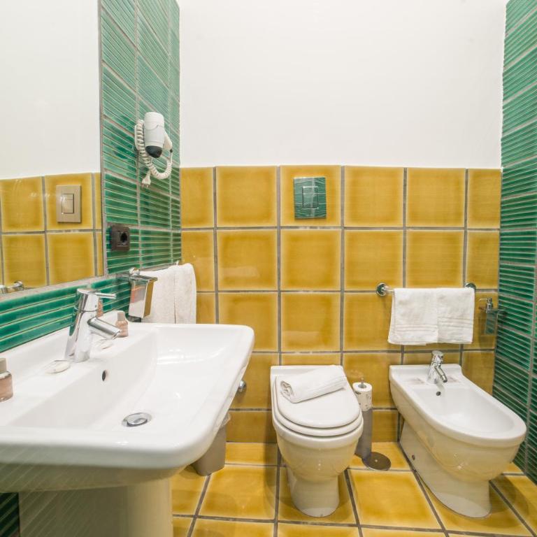 B&B Chiaia 32 - Monolocale (2 Adulti) - 24