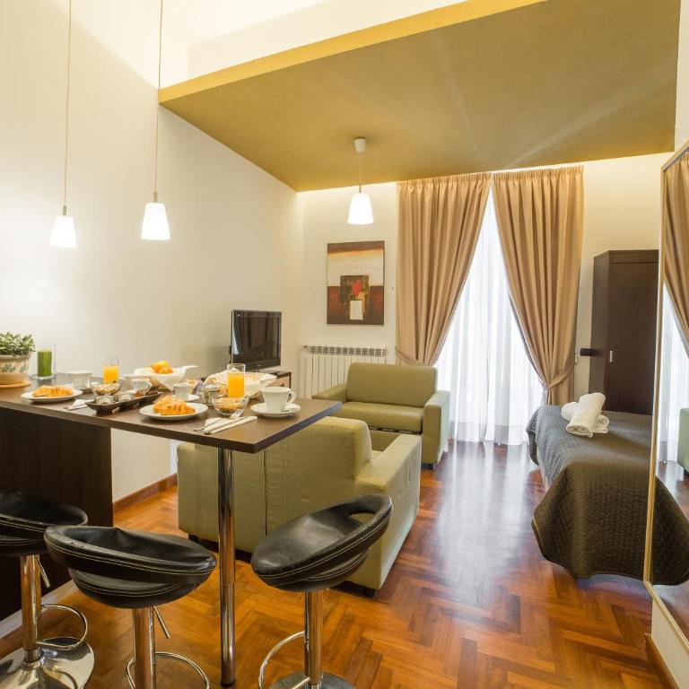 B&B Chiaia 32 - Monolocale (2 Adulti) - 9