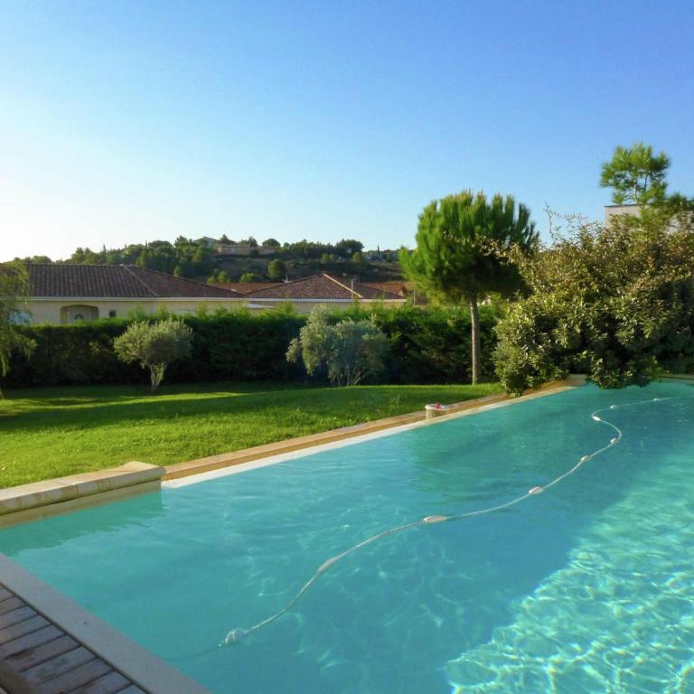 Serene Villa Stay near Narbonne - Maison de Vacances 4 Chambres - 5